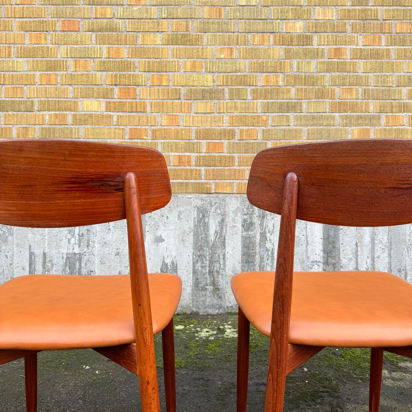 Set med fyra matstolar av Harry Østergaard