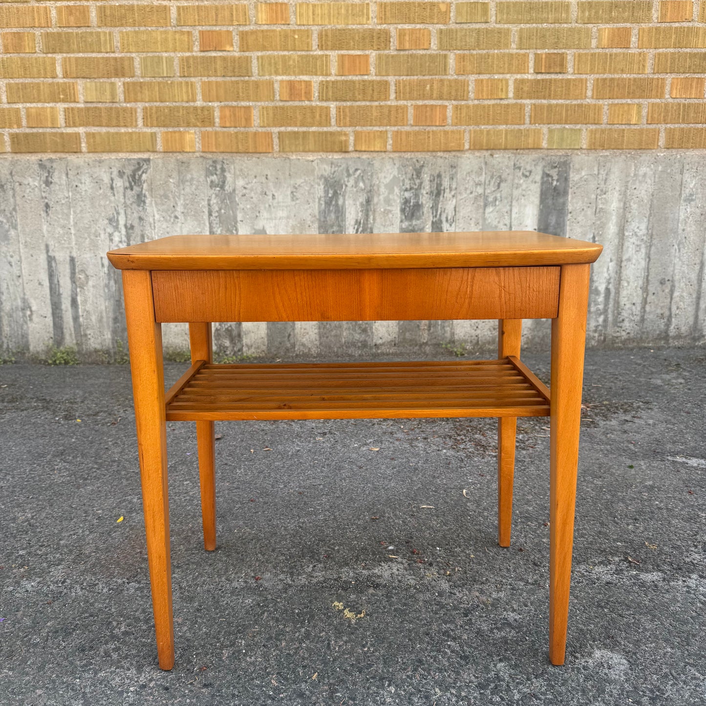 Sängbord/byrå i björk och teak