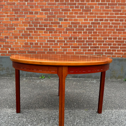 Dining table by Troeds Bjärnum