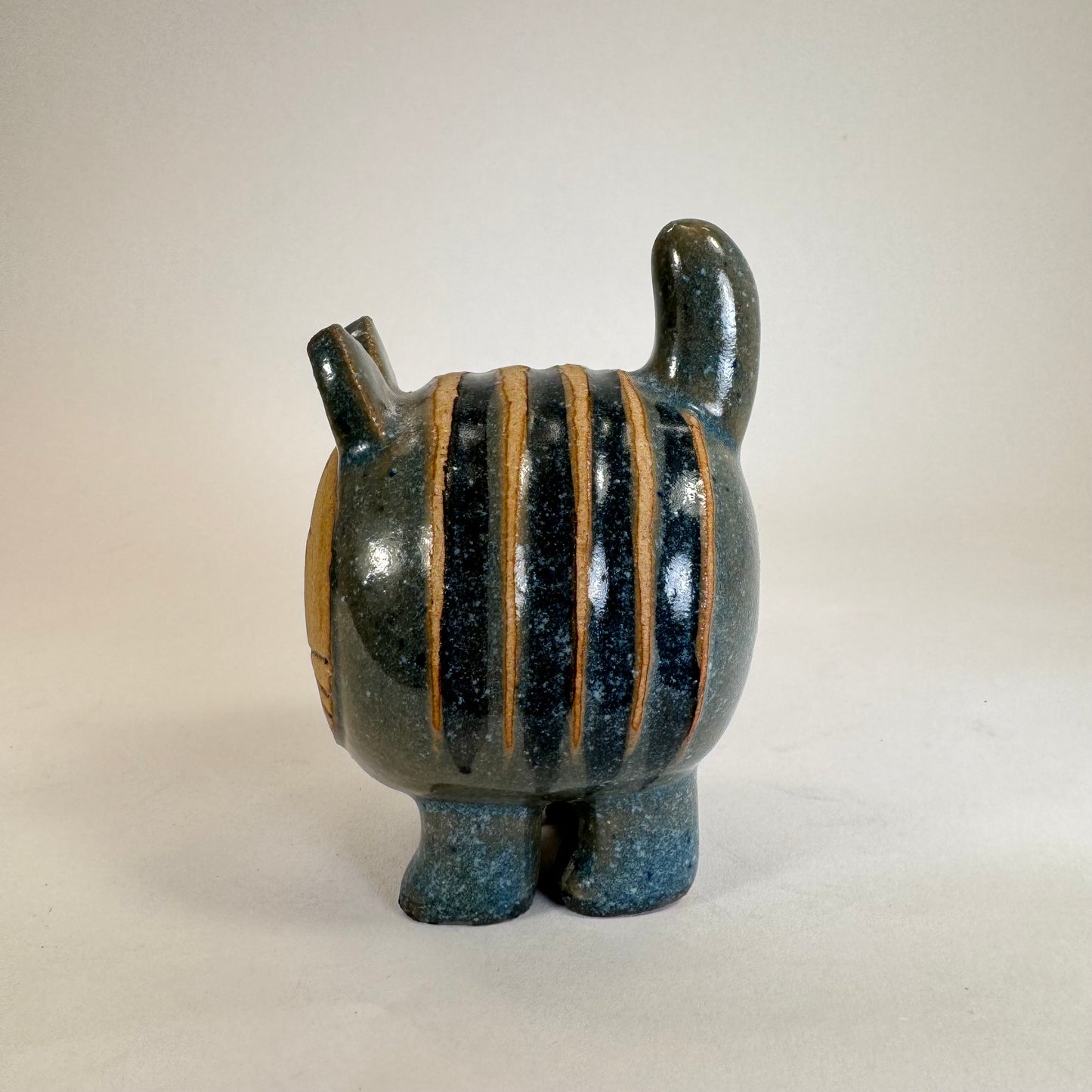 Stoneware cat from the series ”menageri” by Lisa Larson