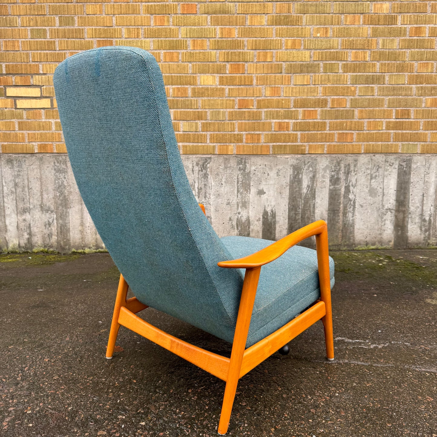 Fåtöljen ”Contour” av Alf Svensson & Folke Olsson för DUX