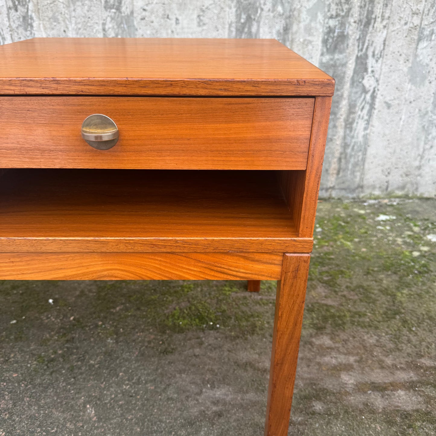 Hallmöbel i valnöt