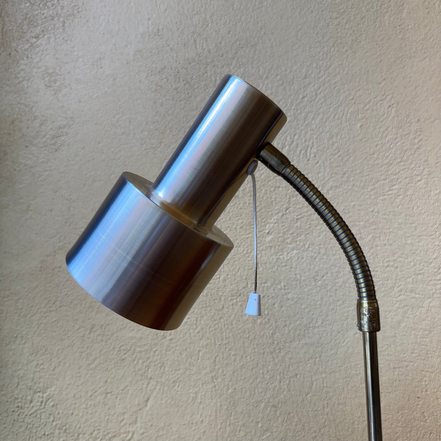 Justerbar bordslampa från NAFA