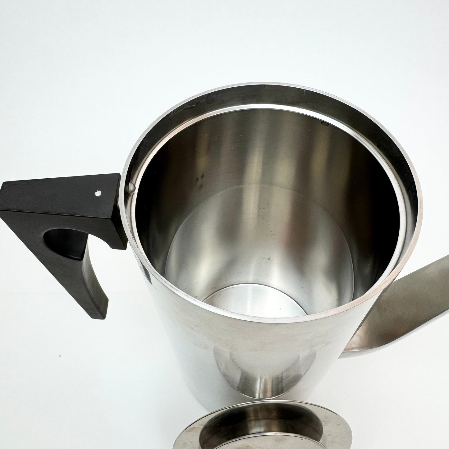 Rostfri Kanna av Arne Jacobsen för Stelton