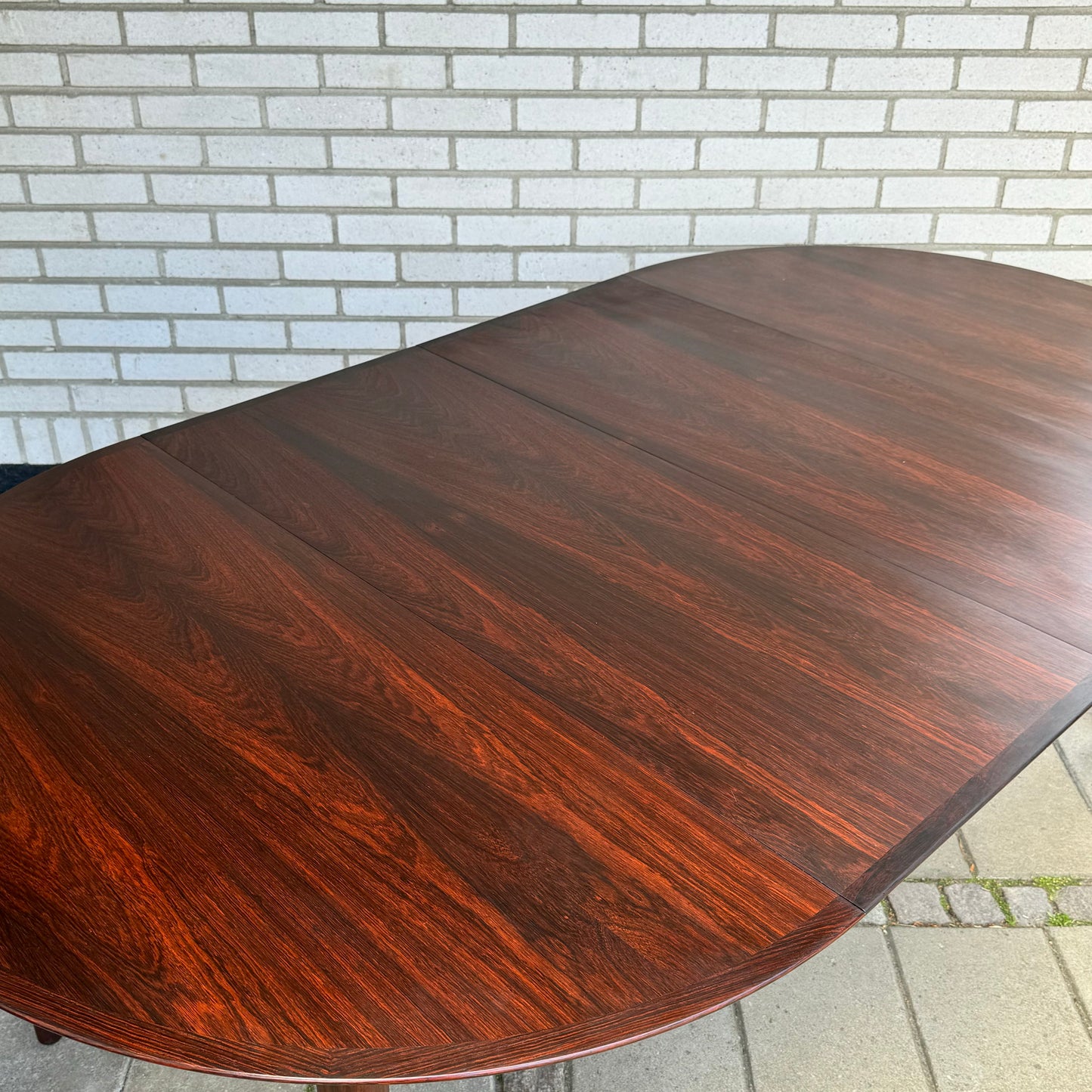 Dining table in Roosewood by Arne Vodder