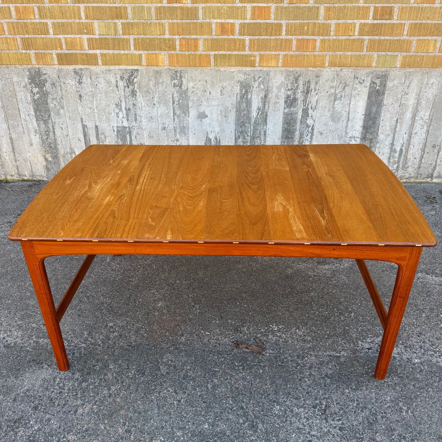 Soffbord i massivt teak av Yngvar Sandström, Säffle Möbelfabrik