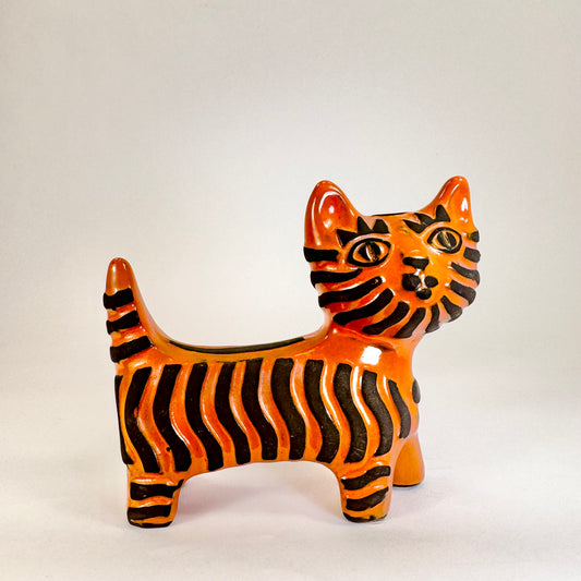 Cat in stoneware by Dorothy Clough