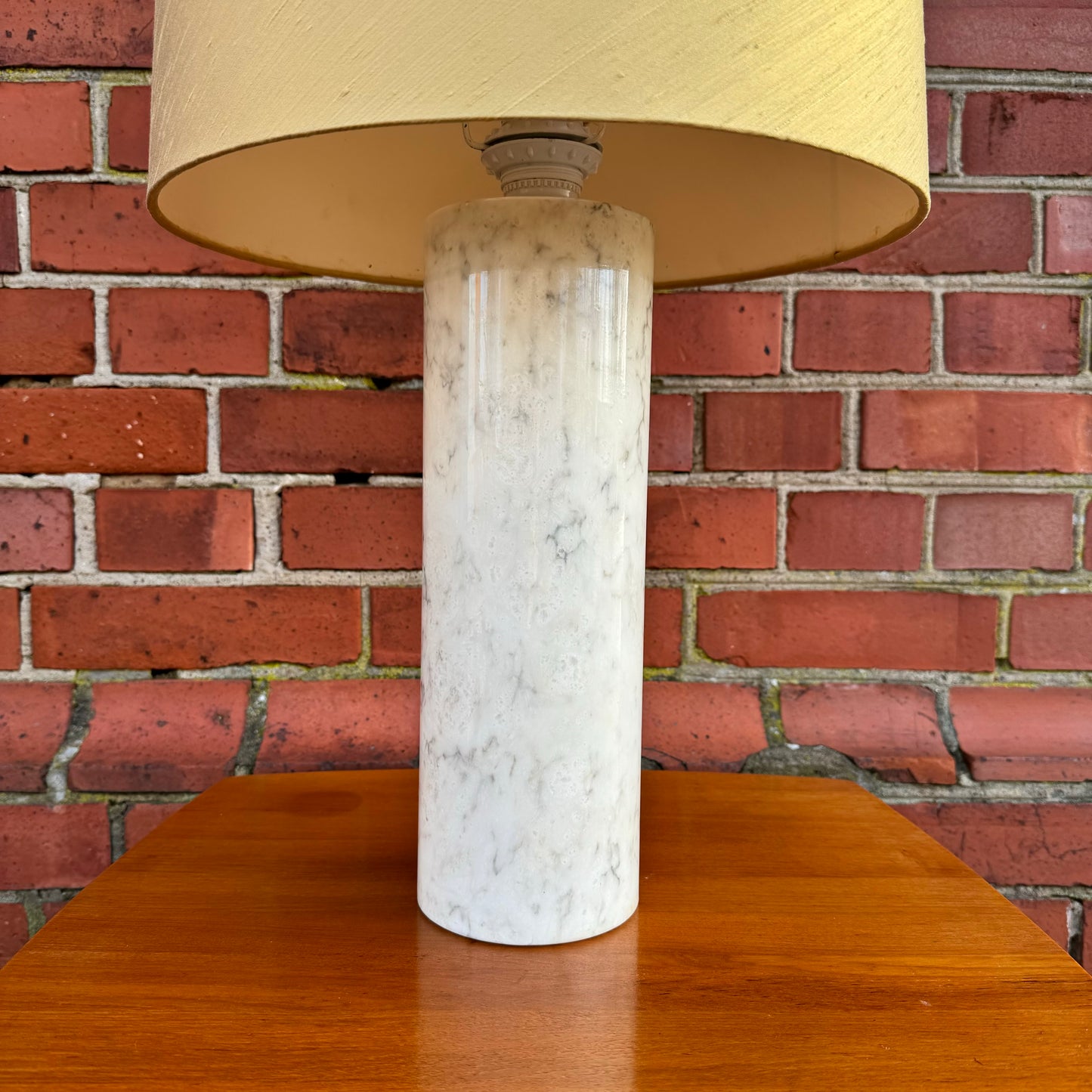 Table lamp in carrara marble