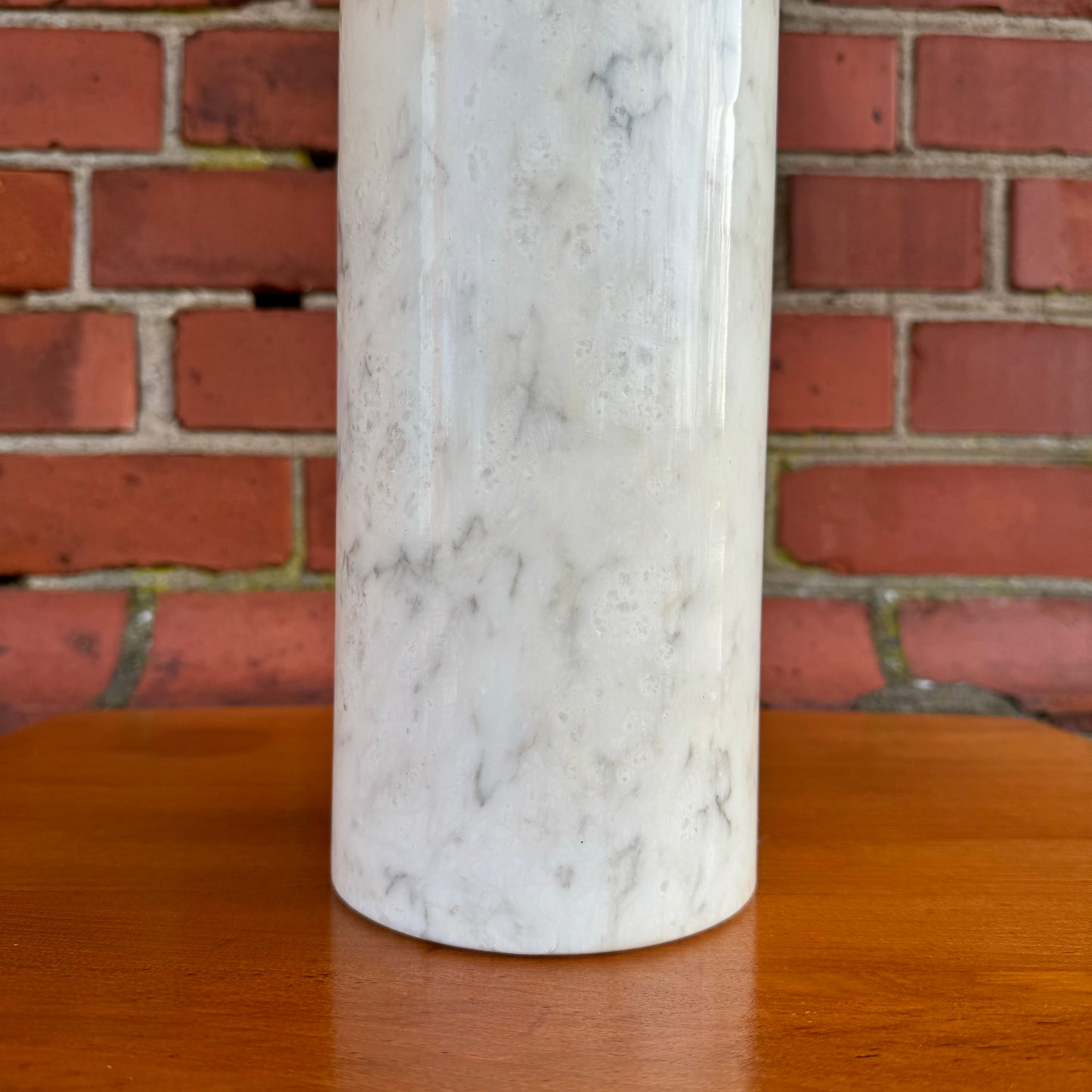 Table lamp in carrara marble