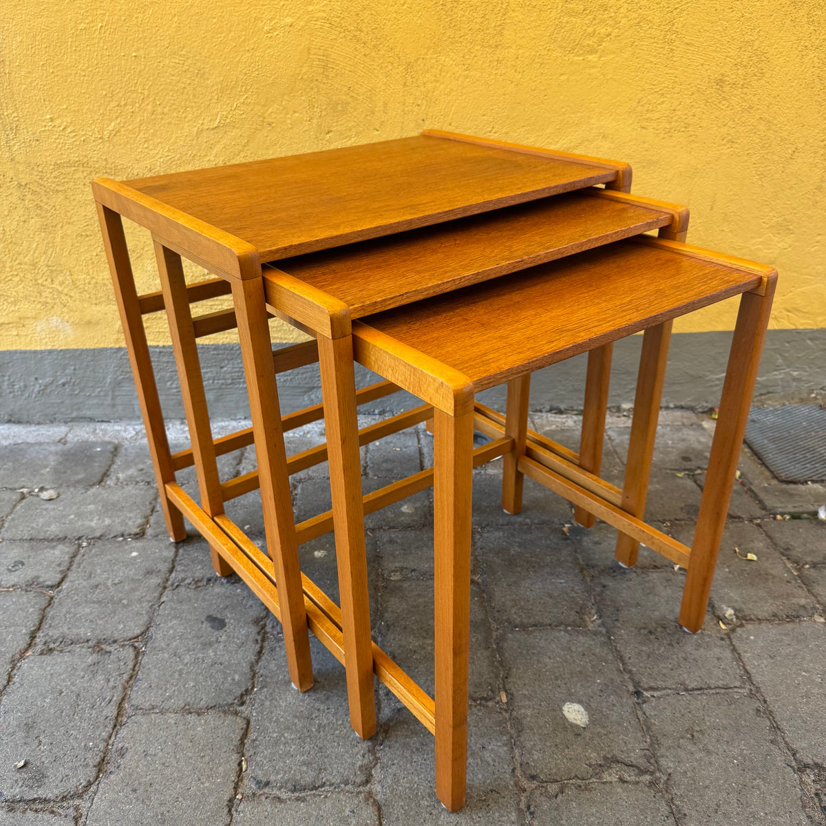 Satsbord i teak och bok
