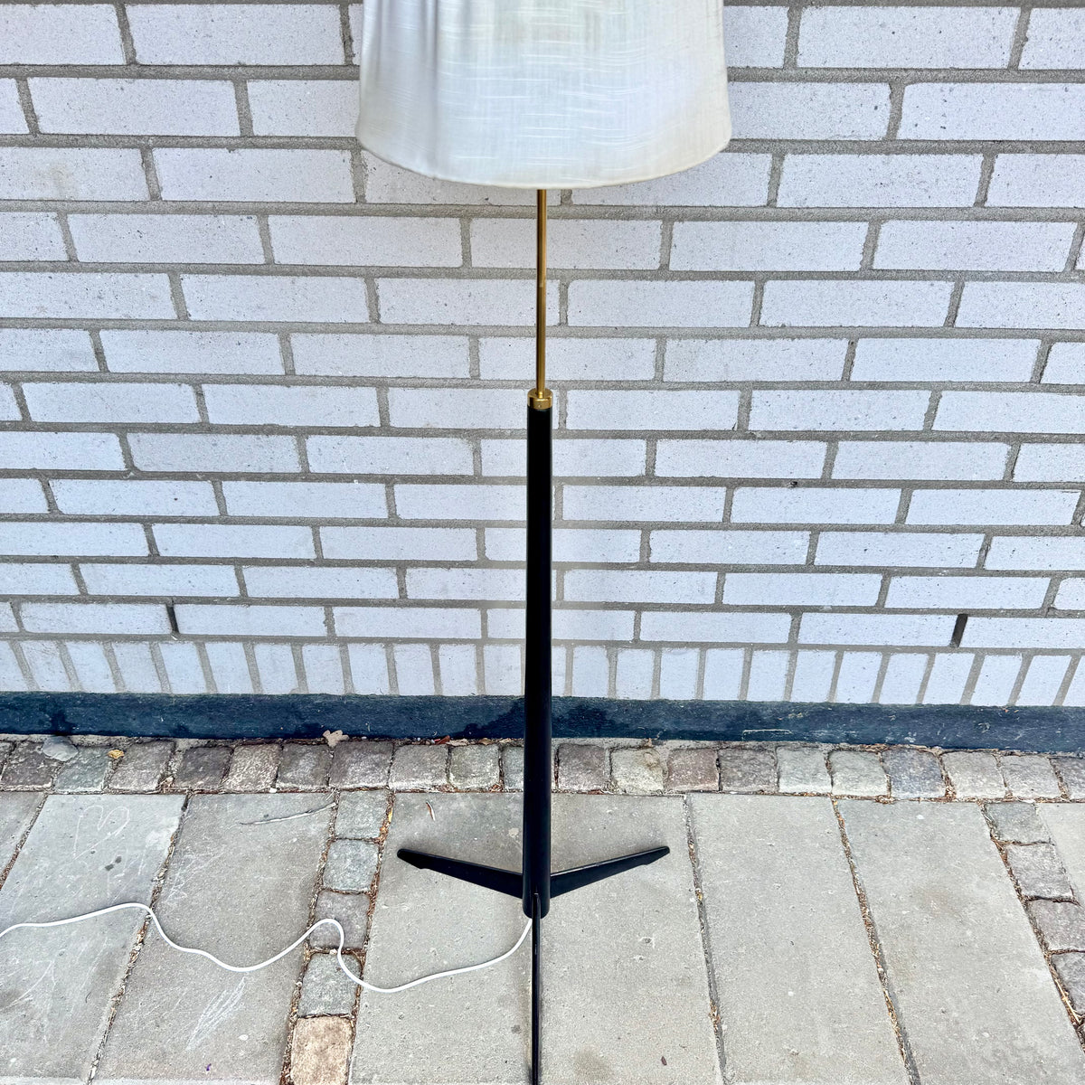 Golvlampa modell ”G-34” av Bergboms