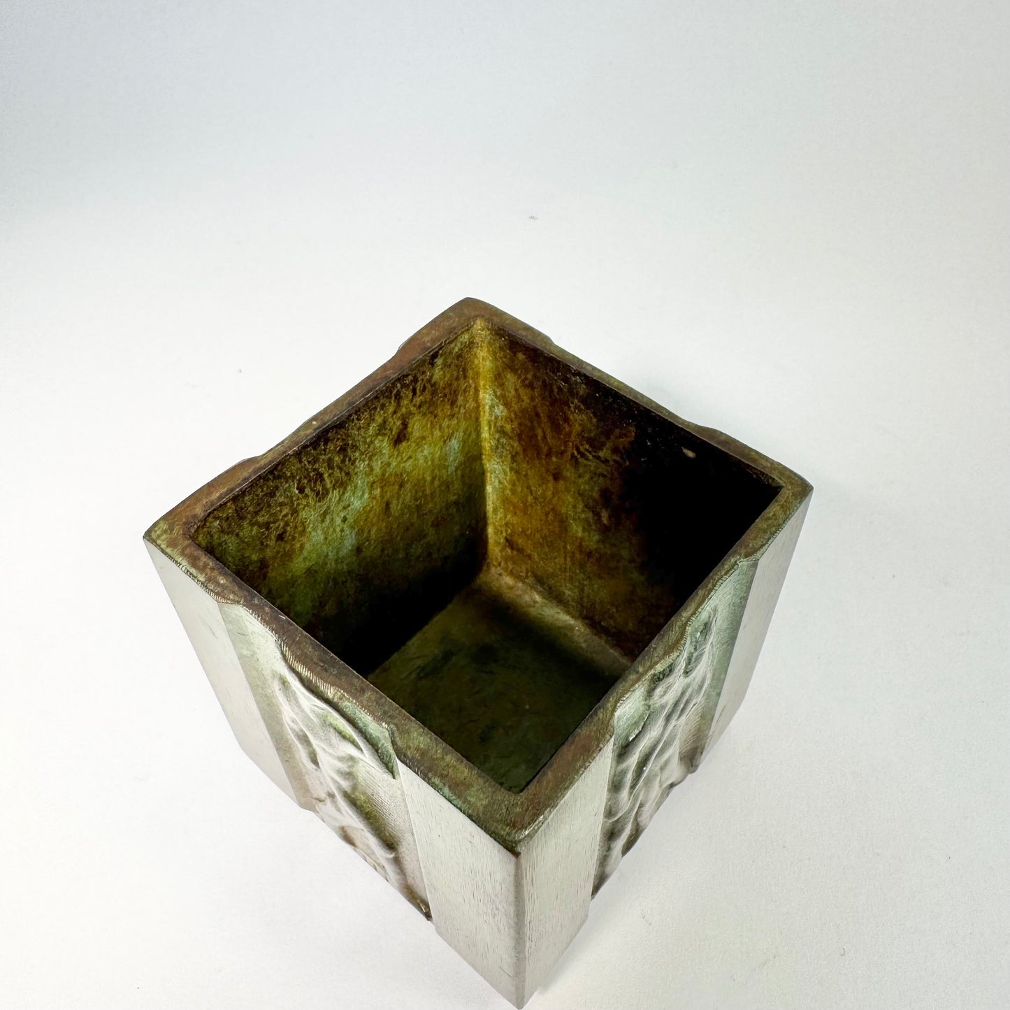 Bronsbägare av Jocob Ängman för GAB