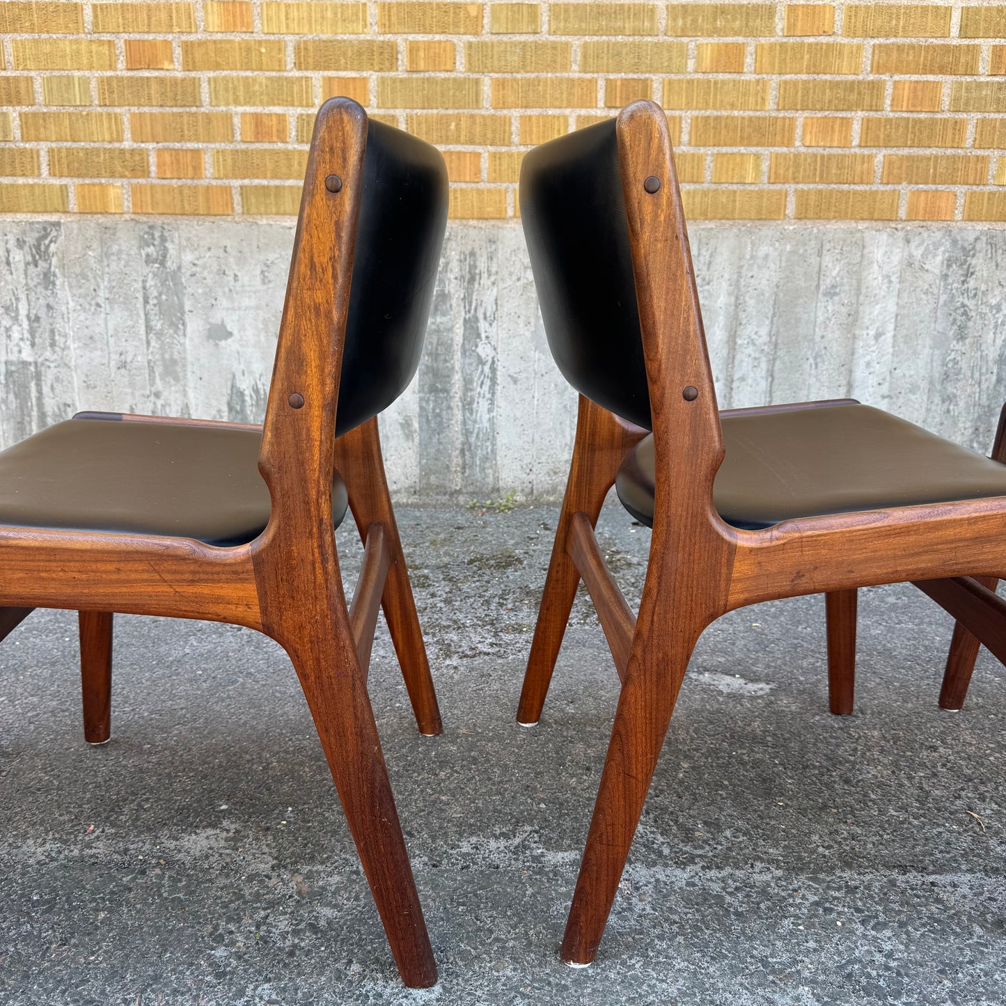 Set med 4st stolar ”Modell 89” av Erik Buch