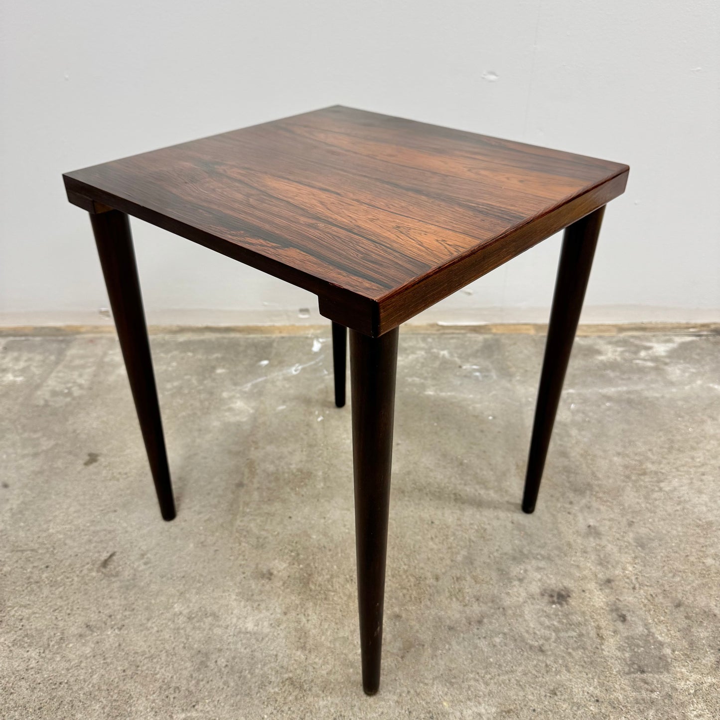 Nätt sidobord i santos rosewood