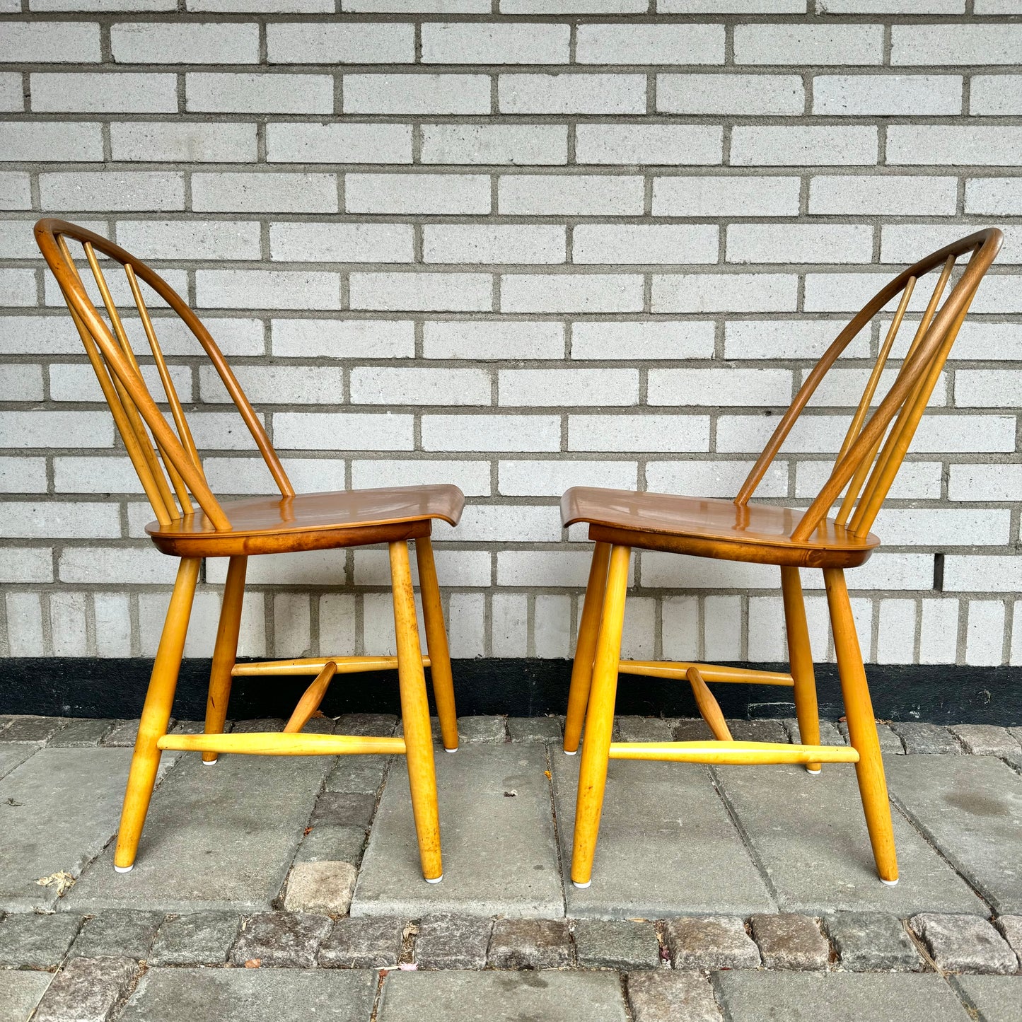 Pair of chairs from Nesto