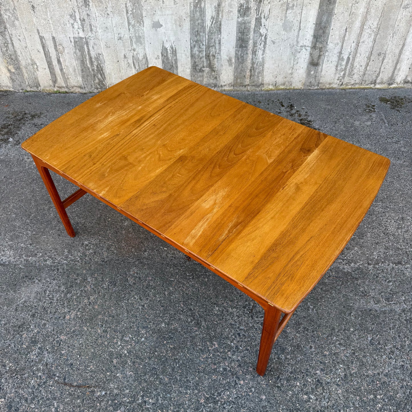 Soffbord i massivt teak av Yngvar Sandström, Säffle Möbelfabrik