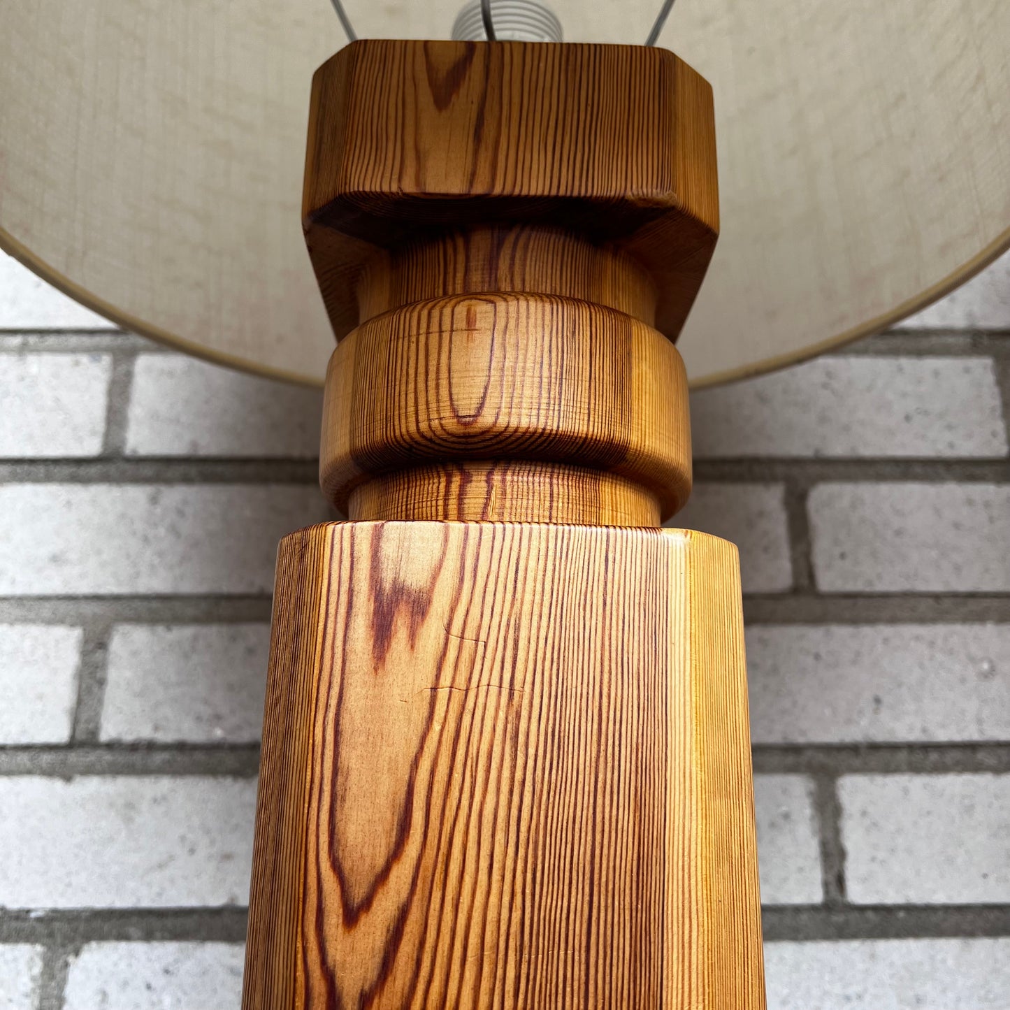 Pair of table lamps in pine