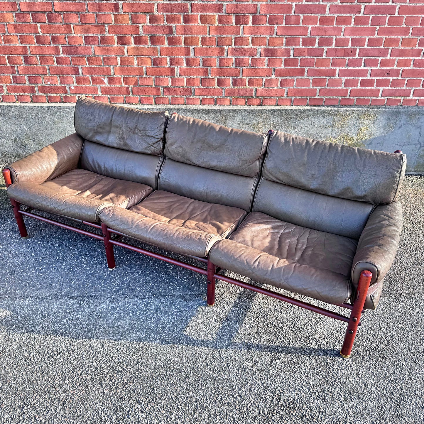 The ”kontiki” sofa by Arne Norell