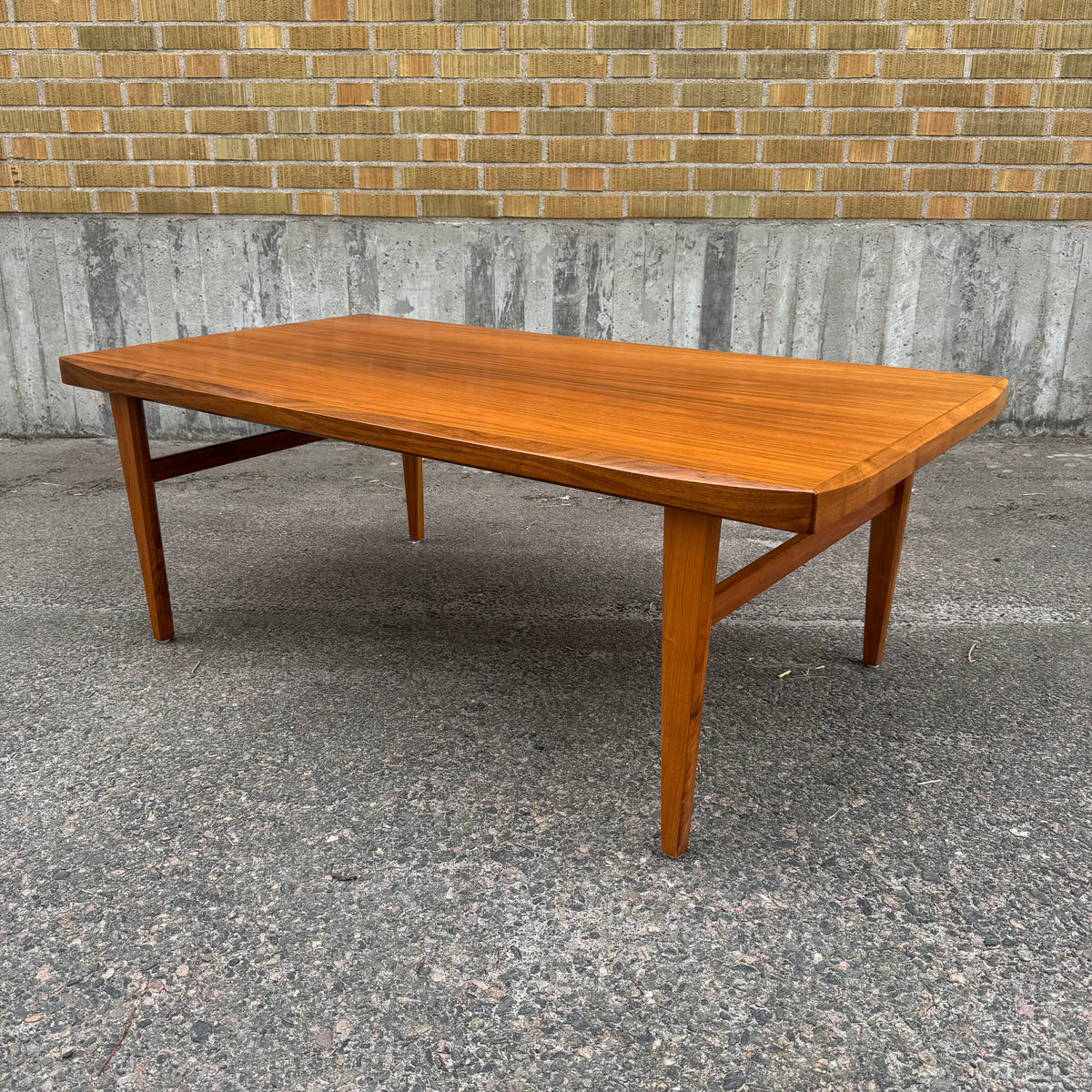 Soffbord i valnöt