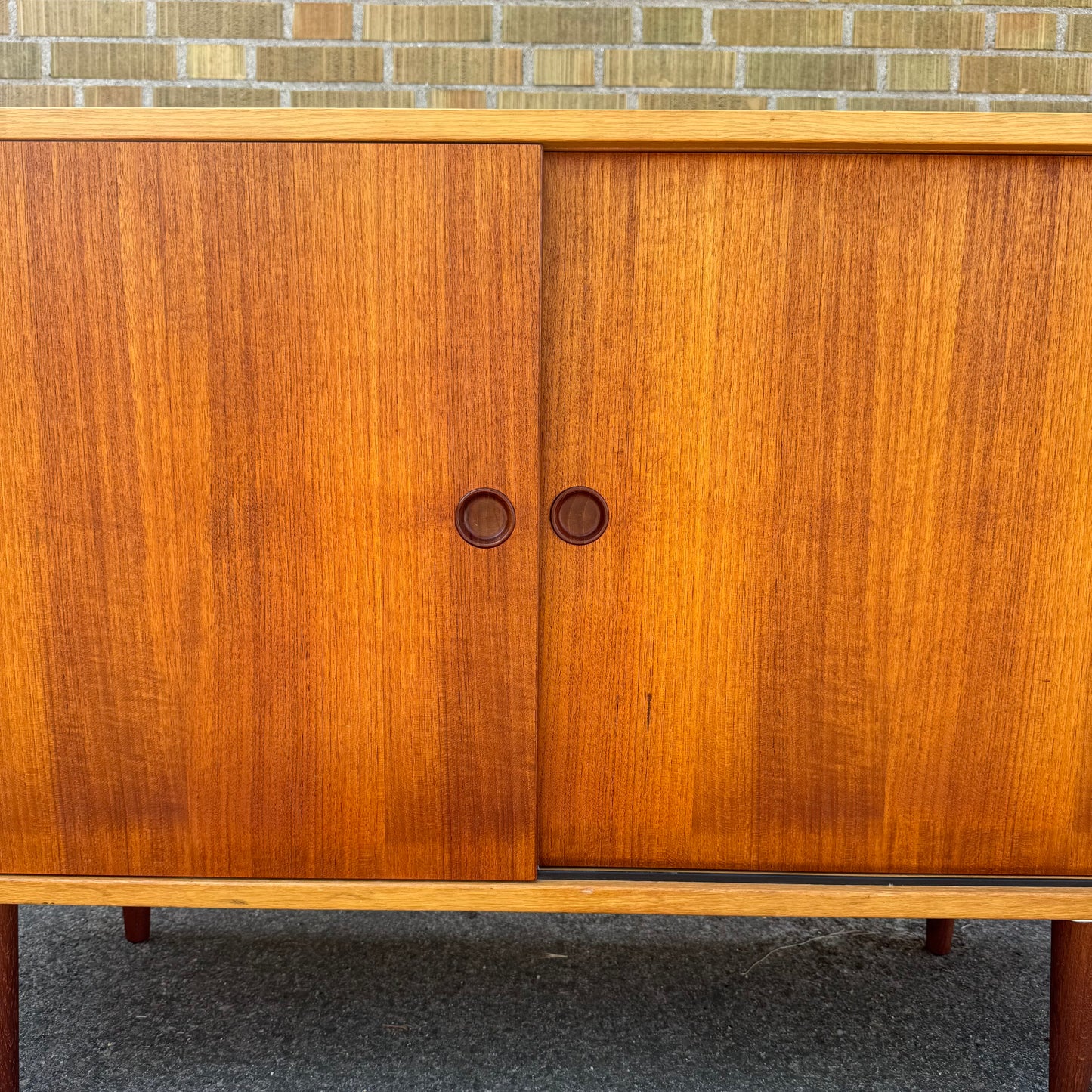 Nätt sideboard i serien ”öresund” av Børge Mogensen för Karl Andersson & Söner