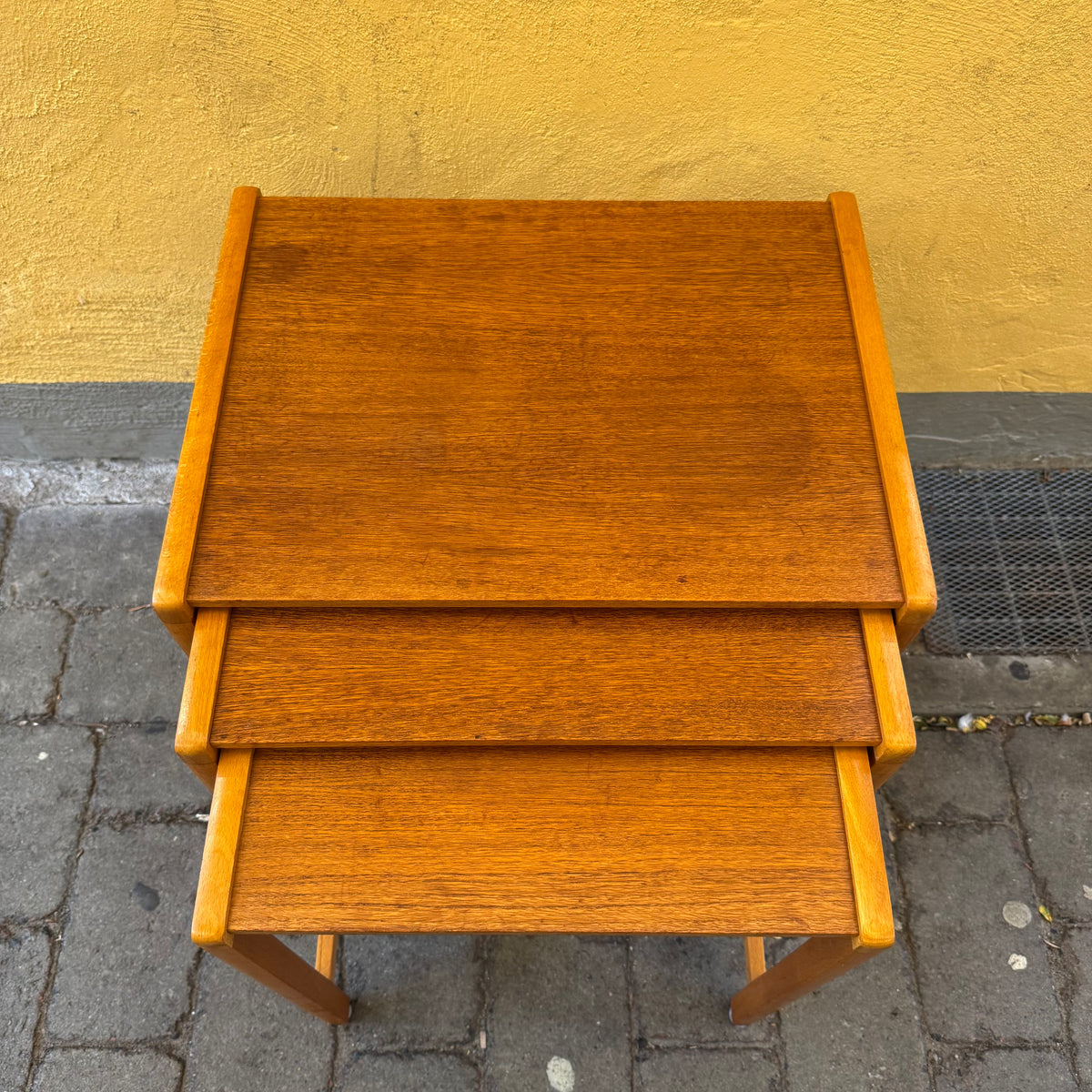 Satsbord i teak och bok