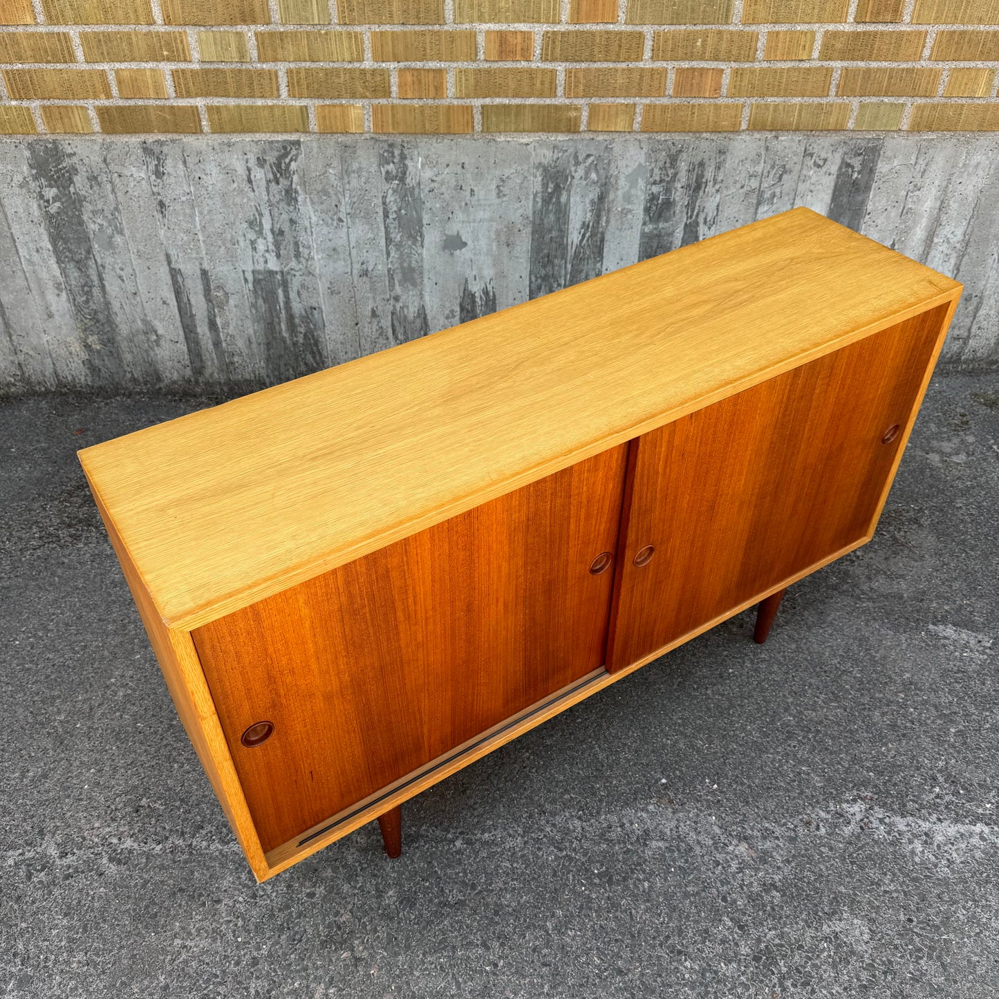 Nätt sideboard i serien ”öresund” av Børge Mogensen för Karl Andersson & Söner
