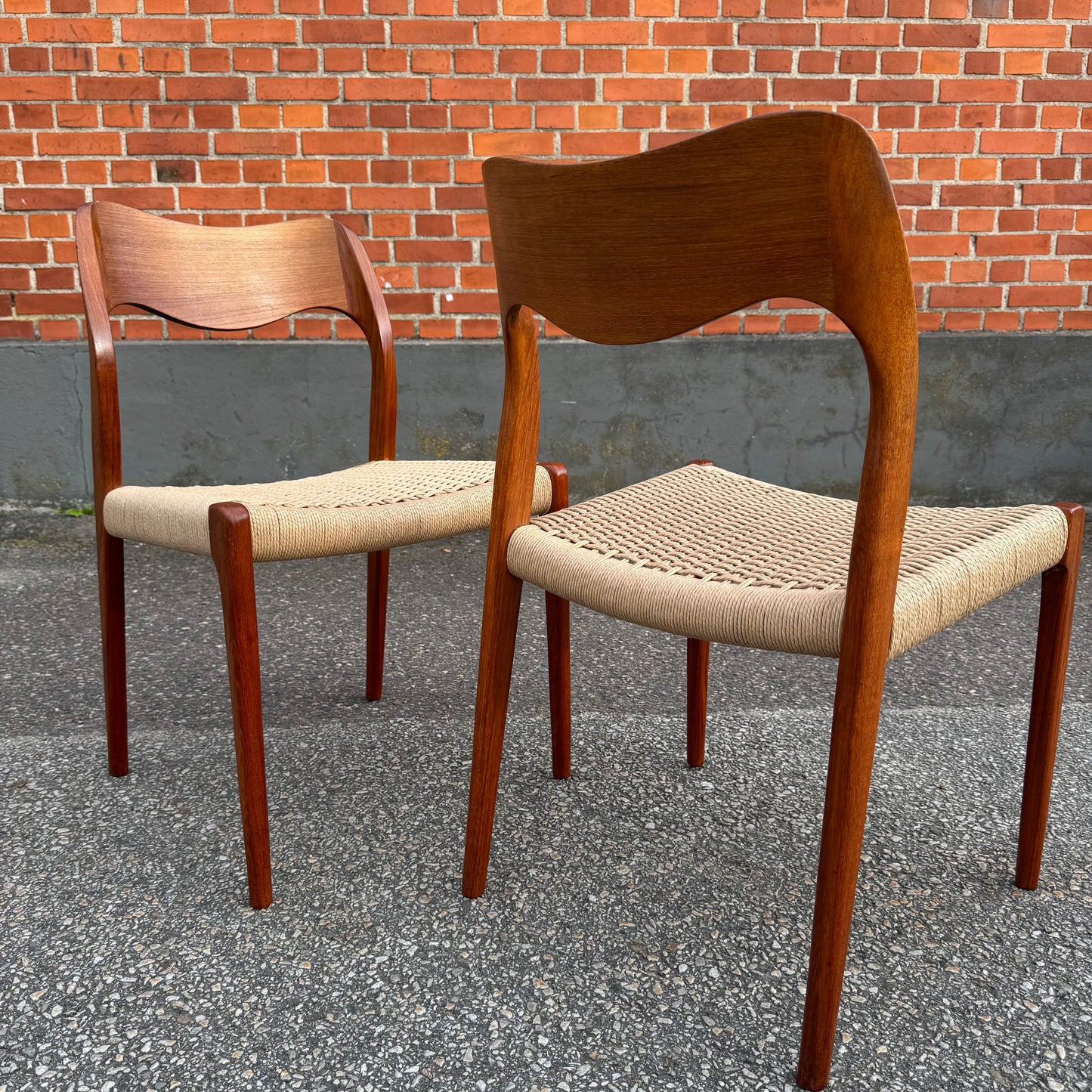 Set med med modell 71 av NO Møller fö JL Møbelfabrik
