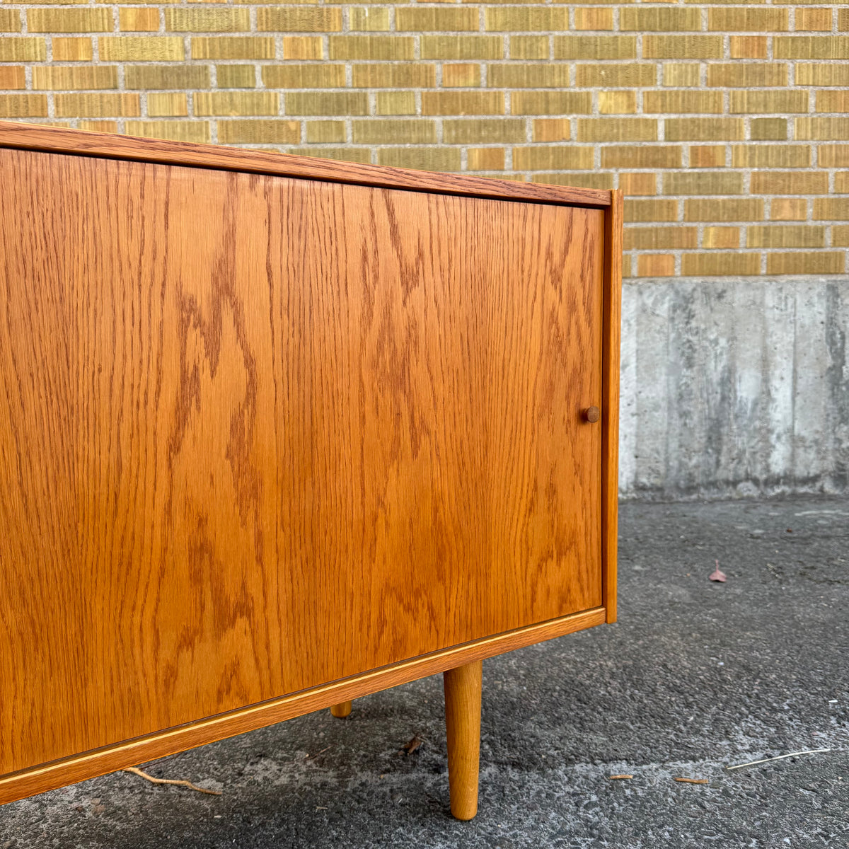 Danskt sideboard i ek