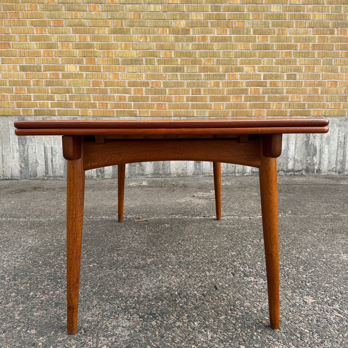 Modell AT-312 av Hans J. Wegner för Andreas Tuck