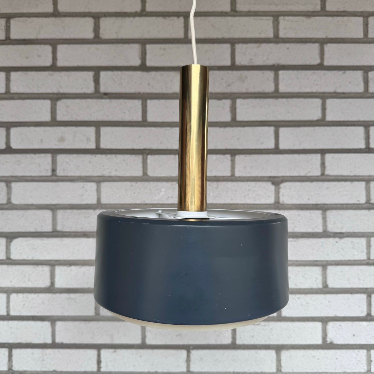 Ceiling lamp with brass details