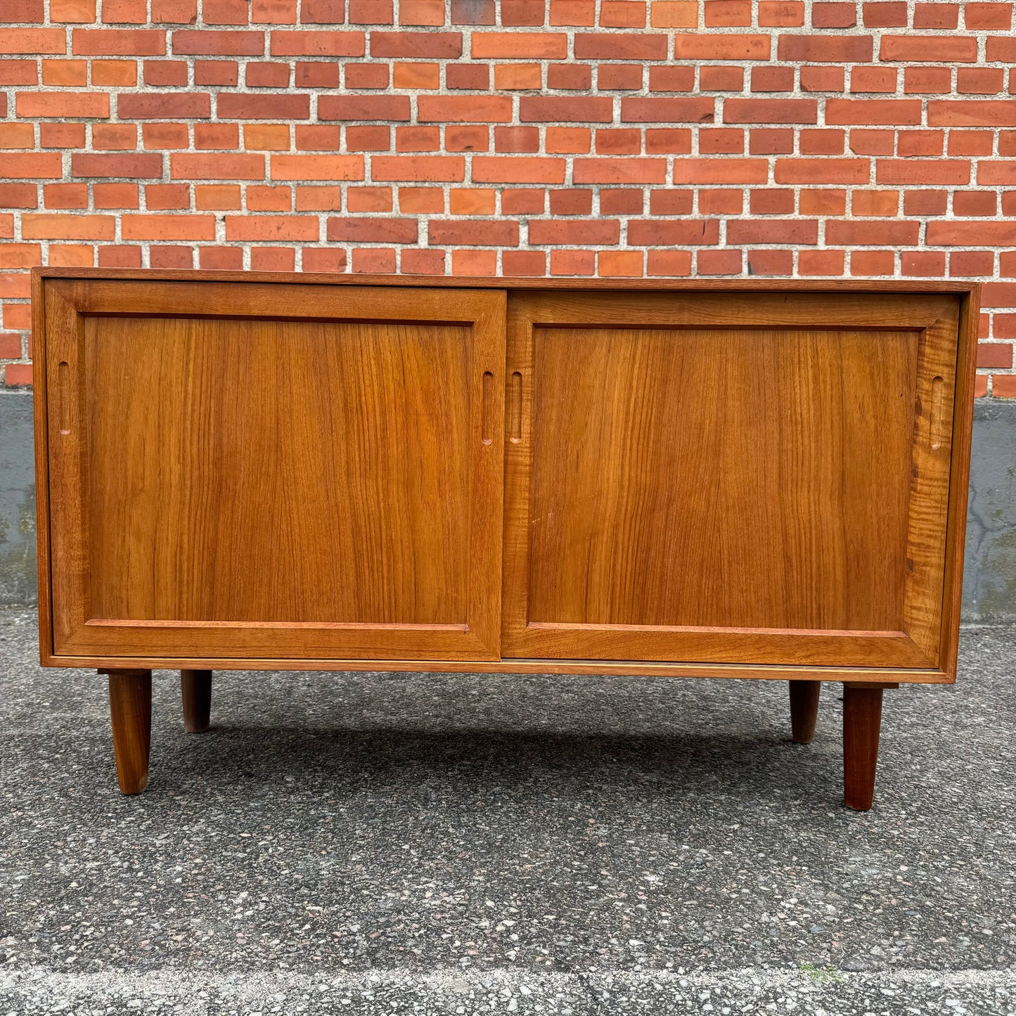 Smaller sideboard in teak