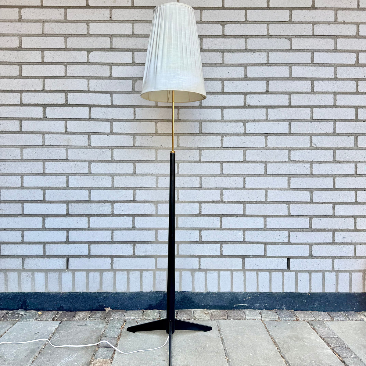 Golvlampa modell ”G-34” av Bergboms