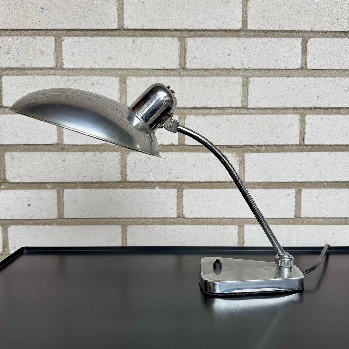 Bordslampa tillskriven Giovanni Michelucci