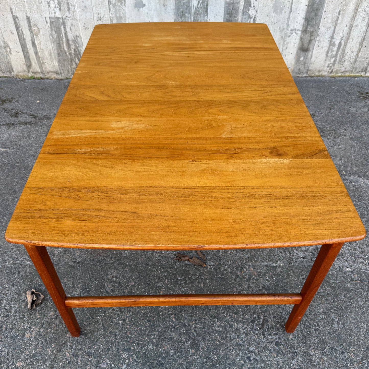 Soffbord i massivt teak av Yngvar Sandström, Säffle Möbelfabrik