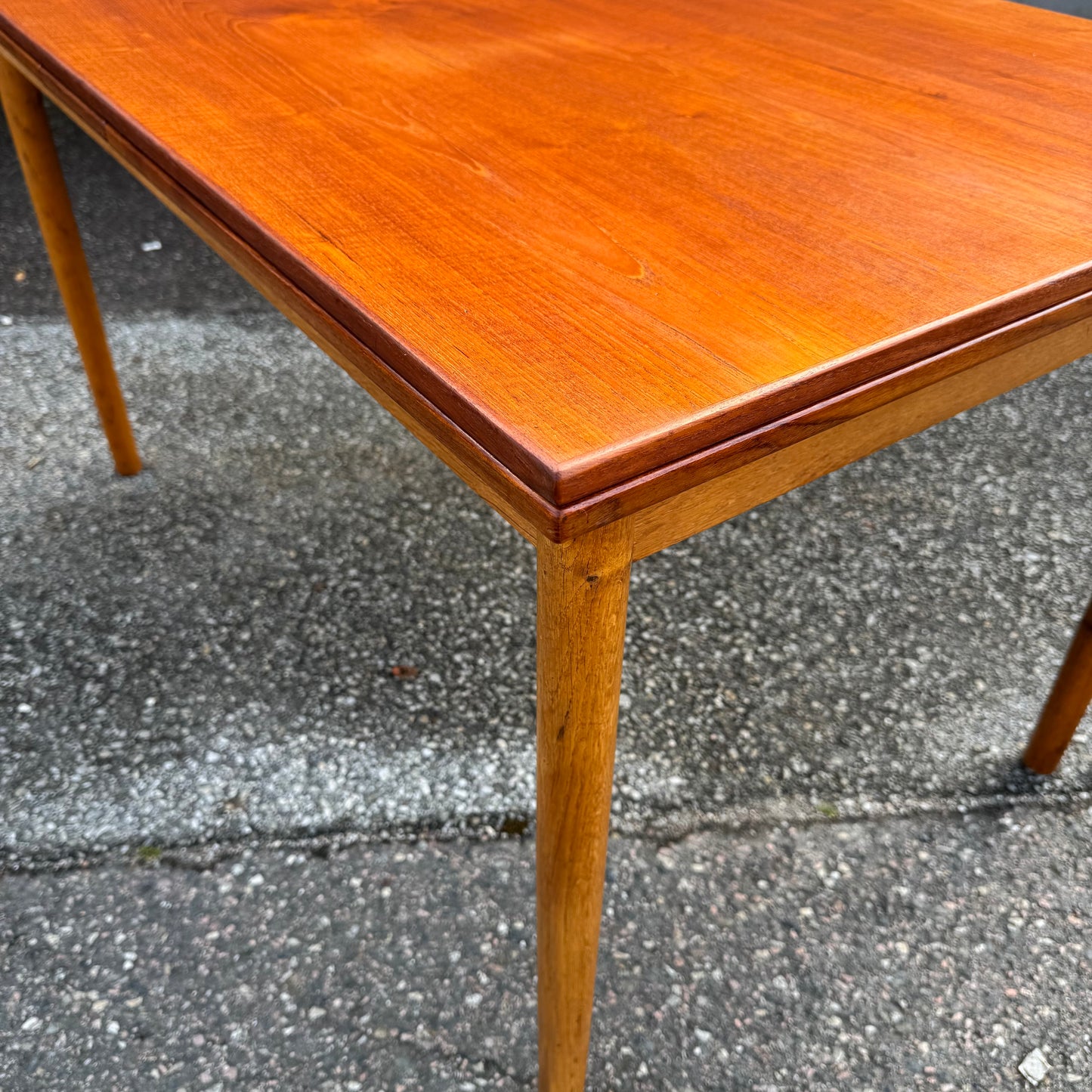 Matbord av Poul M. Volther