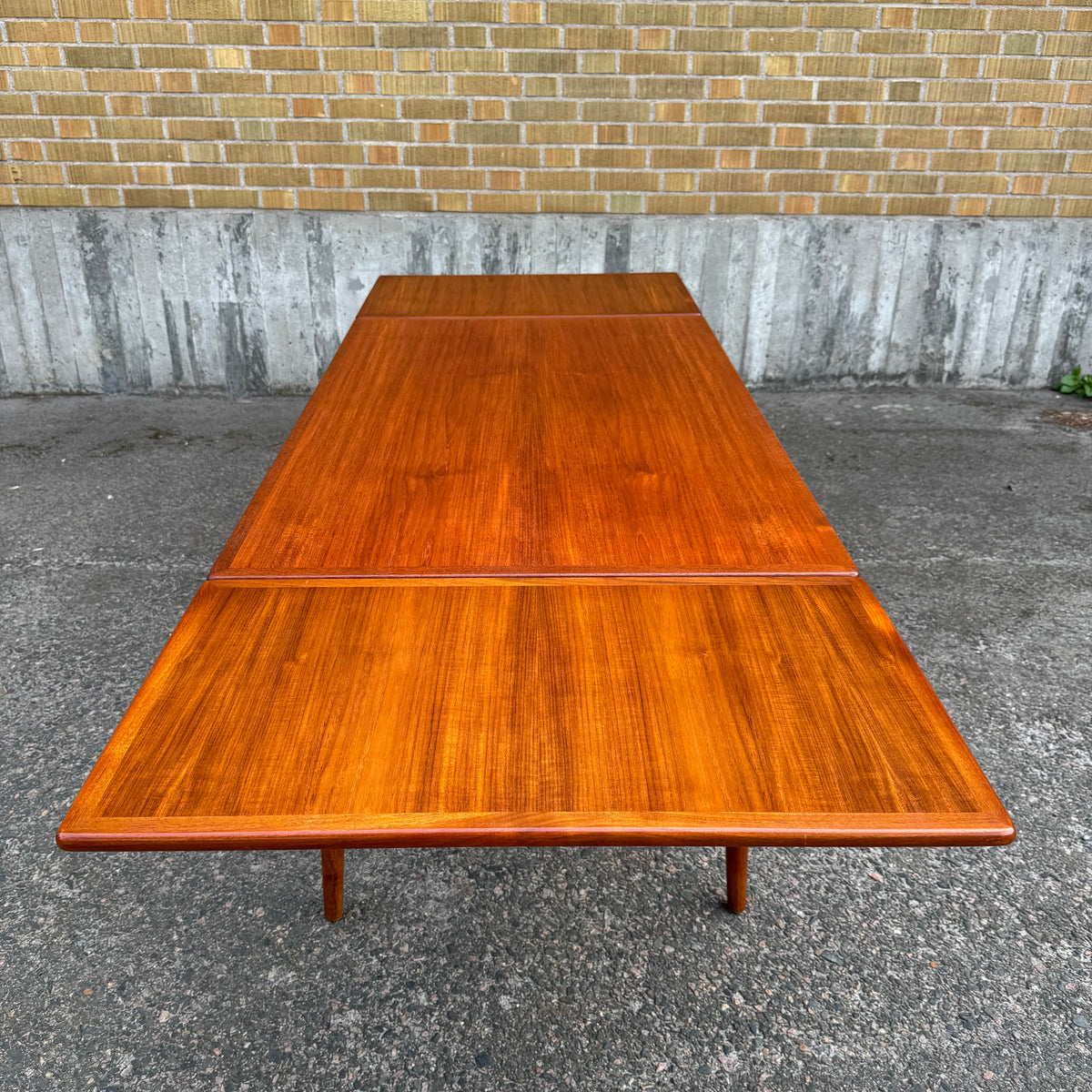Modell AT-312 av Hans J. Wegner för Andreas Tuck