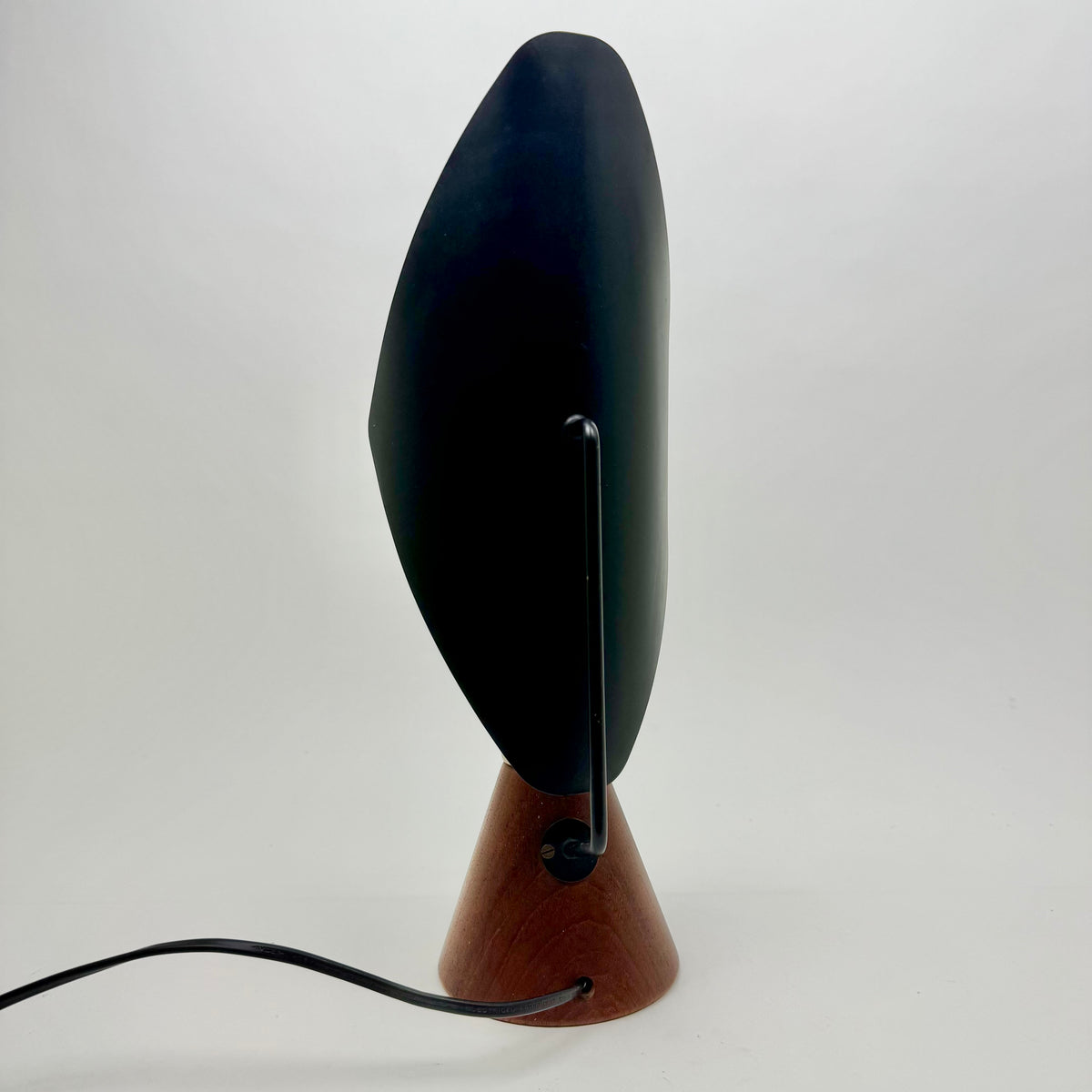 Bordslampa av Svend Aage Holm Sørensen för ASEA