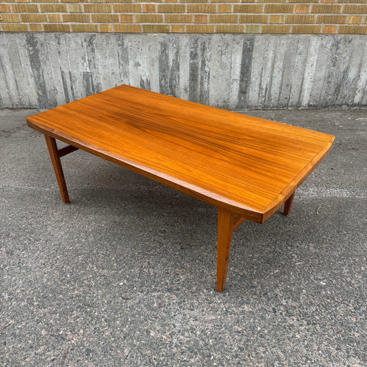 Soffbord i valnöt