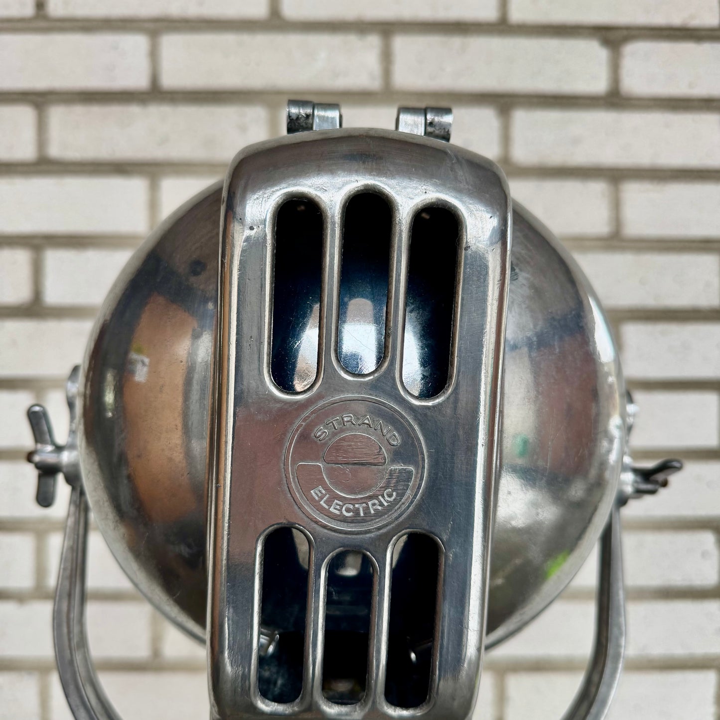 Scenlampa från Strand Electric