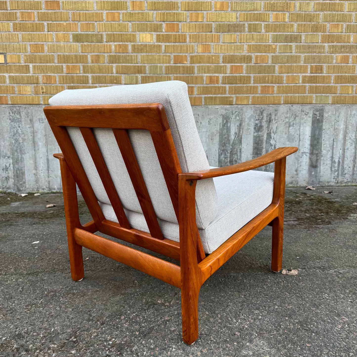 Teak fåtölj omklädd med tyg från Eilersen
