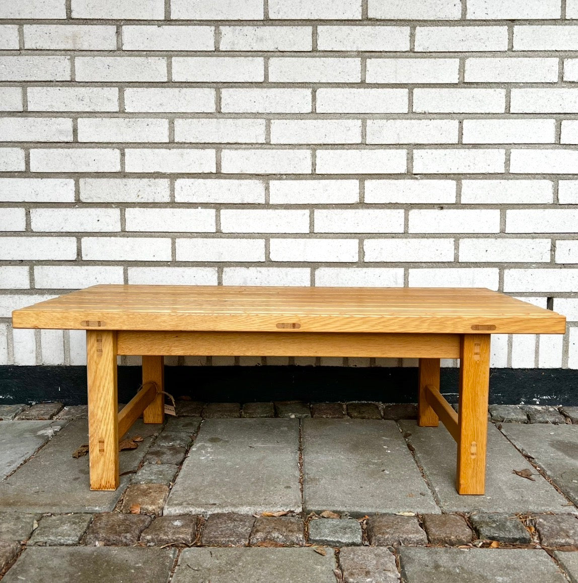 Bänk av Hugo Svensson för Troeds Bjärnum