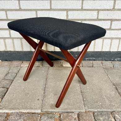 Stool in teak with bras details