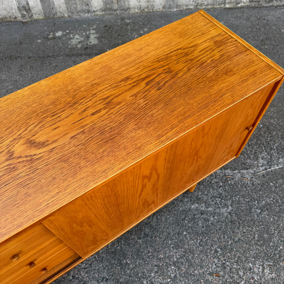 Danskt sideboard i ek