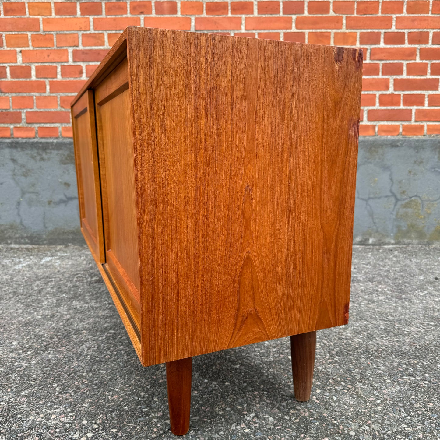 Smaller sideboard in teak