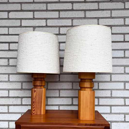 Pair of table lamps in pine