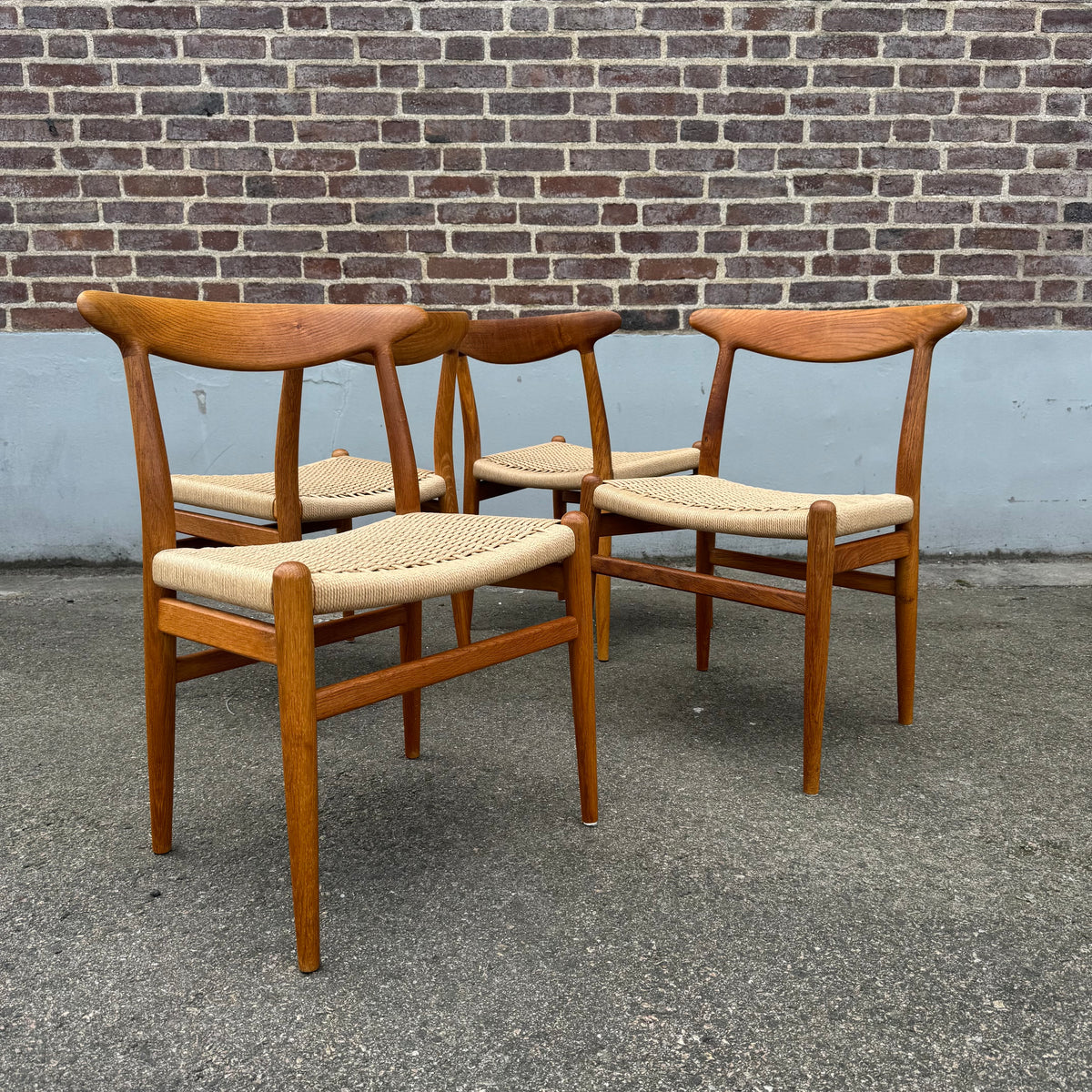 Set med 4st ”W2” stolar av Hans J. Wegner för C.M. Madsen – Hall Items
