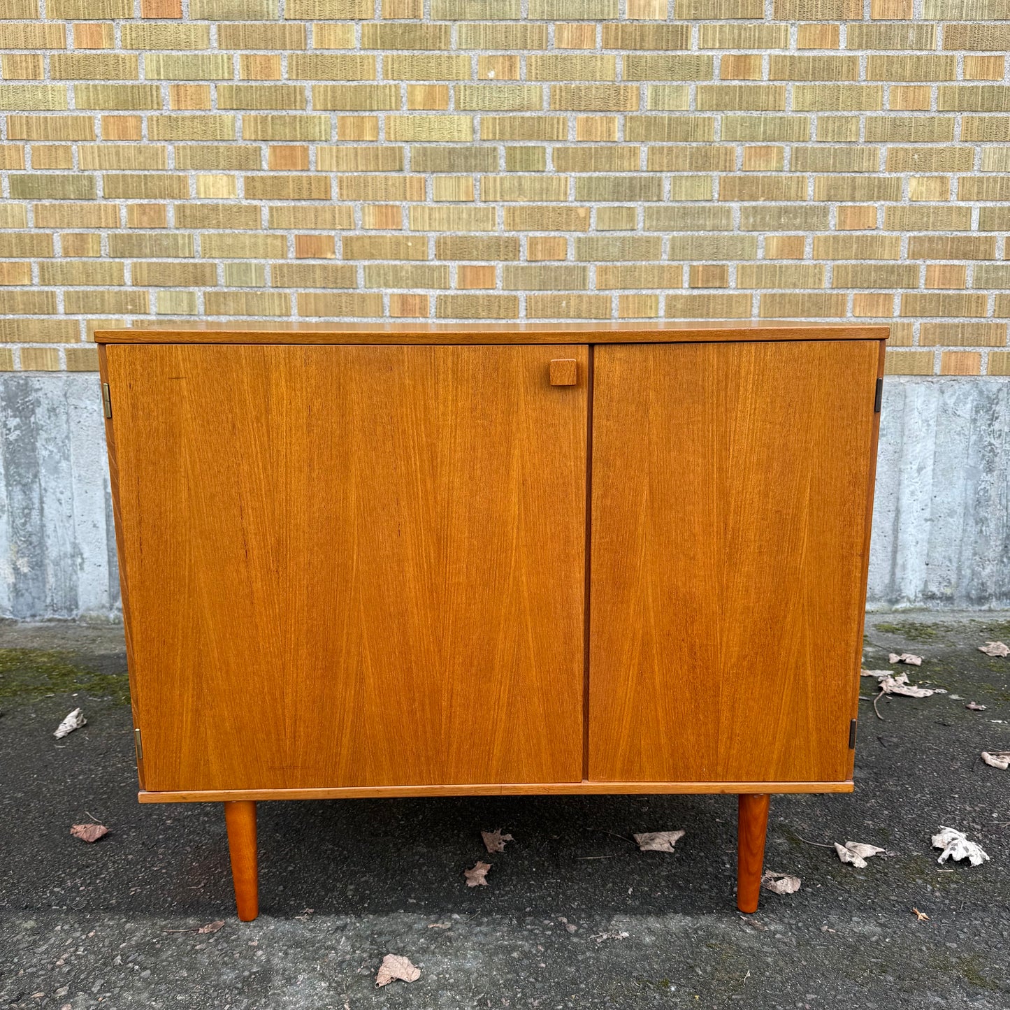 Sideboard i serien ”Contenta” av Erik Berglund & Sten Engdal