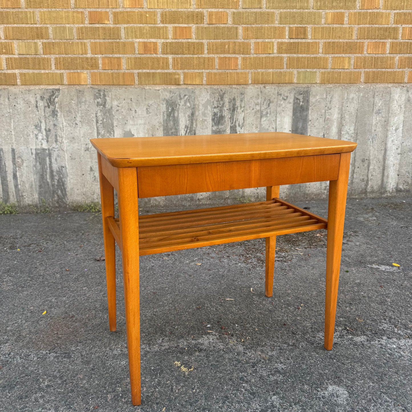 Sängbord/byrå i björk och teak