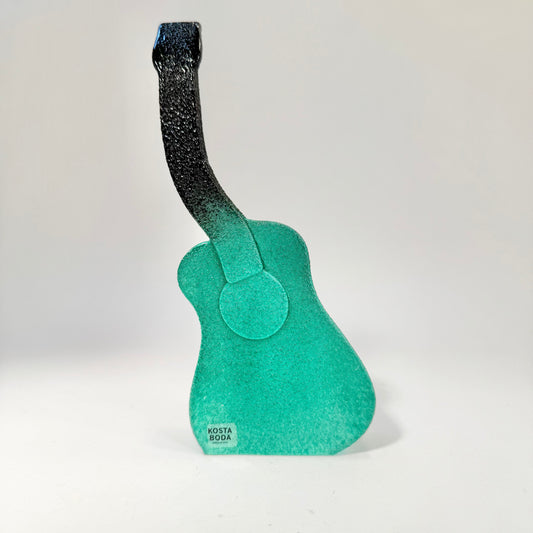 Konstglass ”the band guitar” av Kjell Engman för Kosta Boda