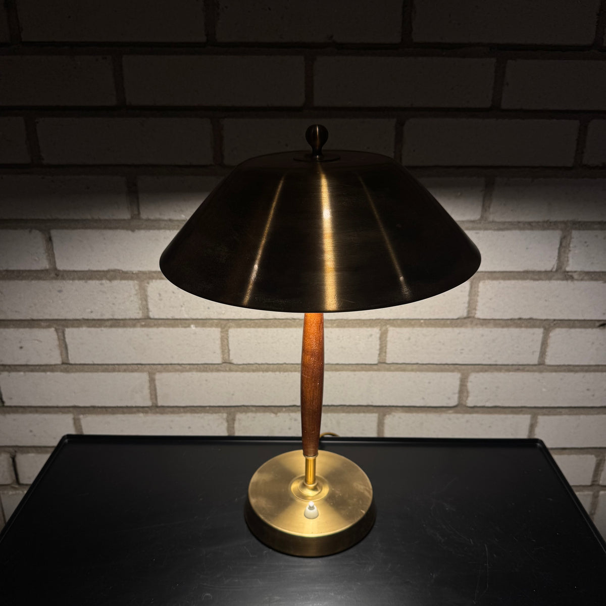 Bordslampa av Einar Bäckström
